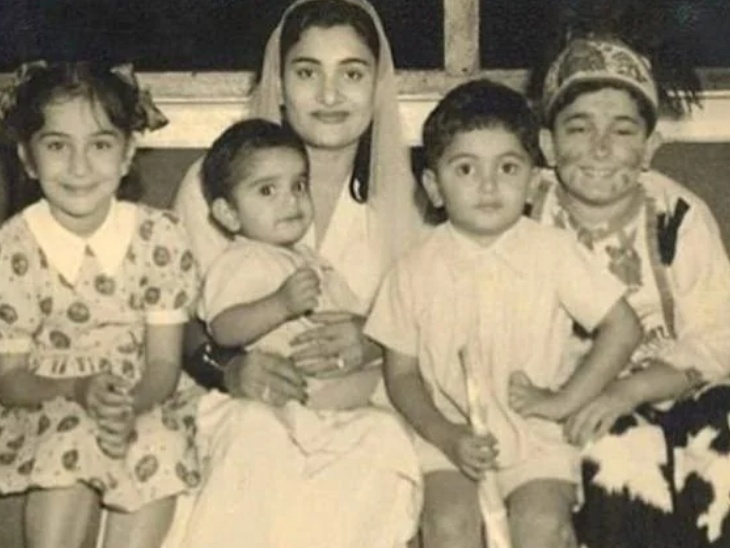 मां कृष्णा कपूर के साथ (लेफ्ट से राइट), रीमा कपूर, ऋतु नंदा, ऋषि कपूर और रणधीर कपूर।