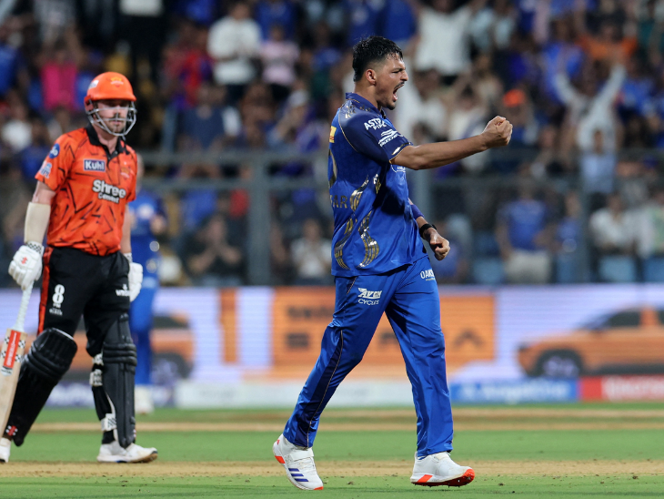 ગઝનફરે મુંબઈને પહેલી વિકેટ અપાવી.