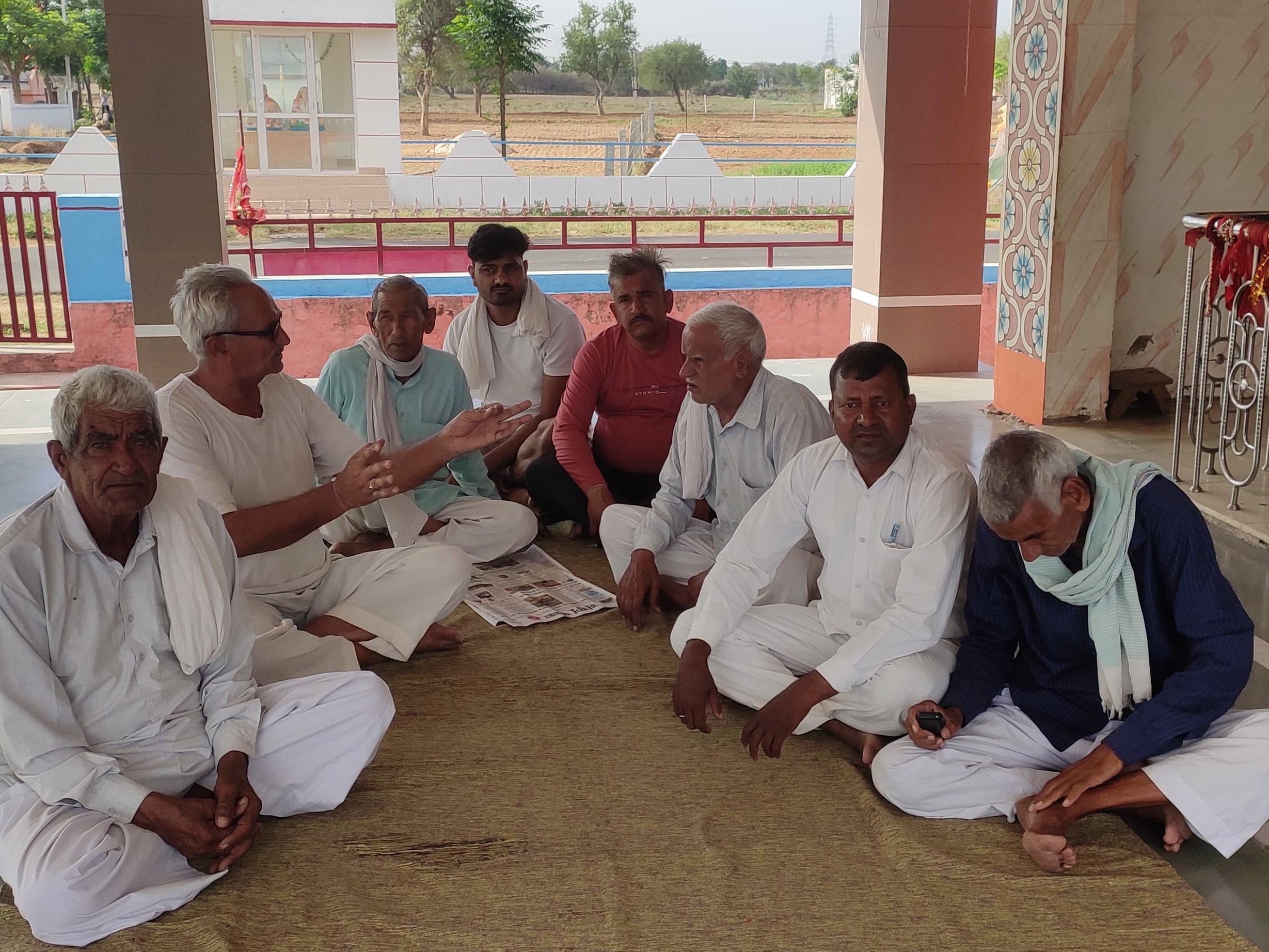 चोरी की घटना के बाद ग्रामीण मंदिर में एकत्रित हुए।