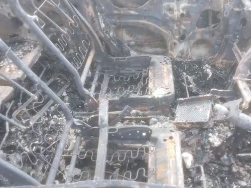 पुलिस अधिकारियों का कहना है कि ड्राइवर से पूछताछ के बाद ही हादसे के सही कारण सामने आएंगे।