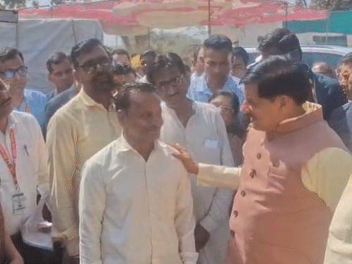 मुख्यमंत्री ने किसानों से संवाद भी किया।