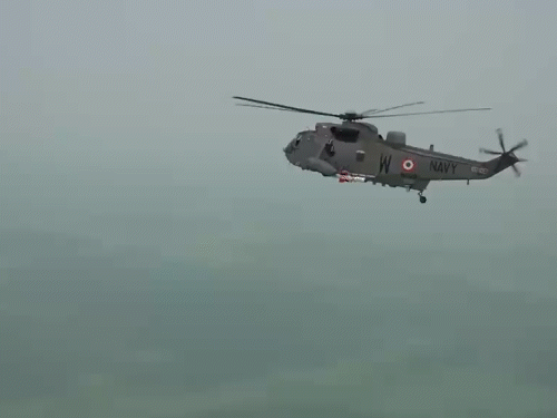 रक्षा मंत्रालय ने परिक्षण का वीडियो शेयर किया है, जिसमें पहले एक मिसाइल लॉन्च की गई।