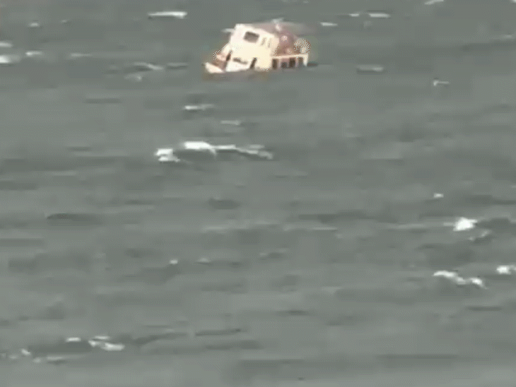 क्रूज किनारे से 300 मीटर दूर पहुंचा था, तभी ऊंची लहरें उठी और क्रूज डूबने लगा।