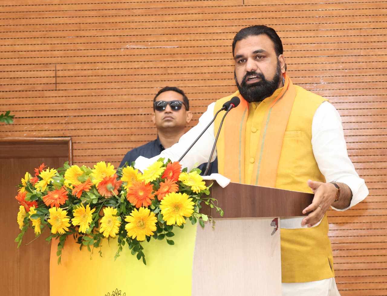 मुख्यमंत्र्यांनी पोलिस अधिकाऱ्यांना उत्तम पोलिसिंगचे निर्देश दिले.