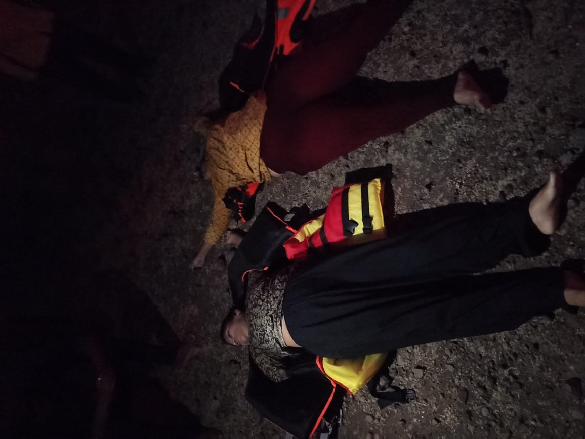 रेस्क्यू टीम ने डैम से दो महिलाओं के शव निकाले। बाकी लोगों की तलाश जारी है।