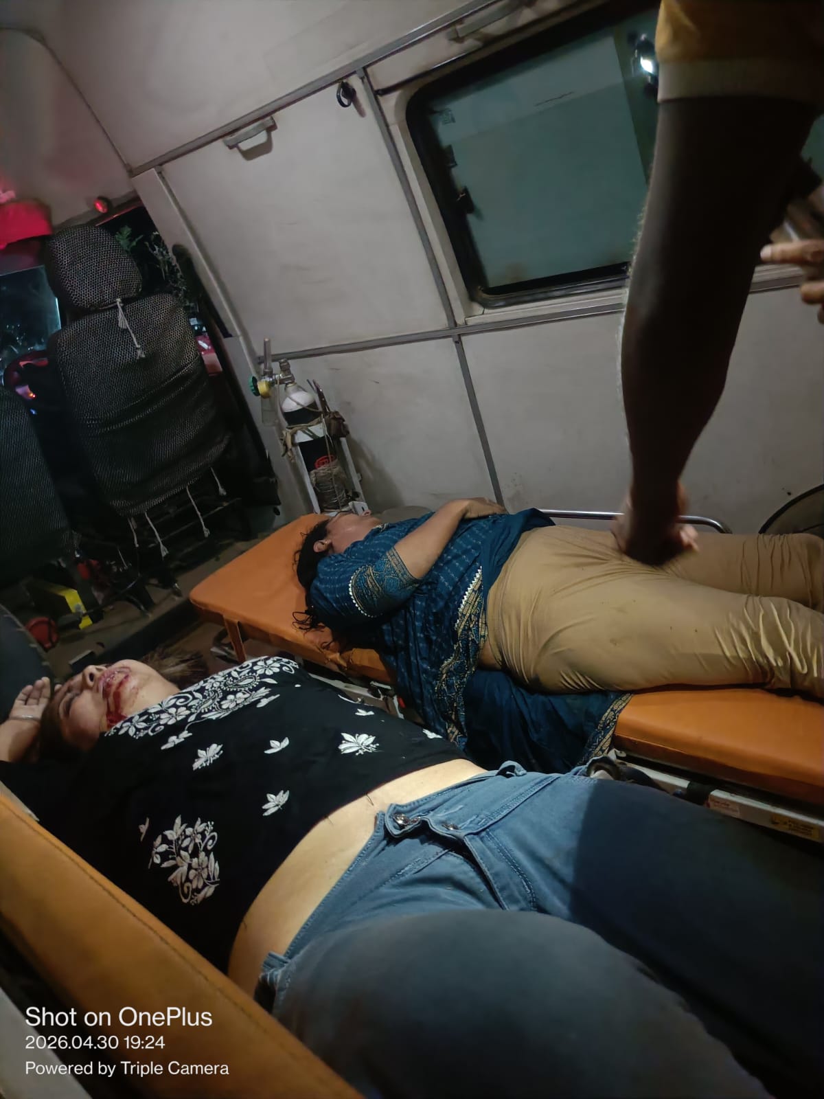 जबलपुर की नीतू सोनी और कर्नाटक की सौभाग्यम के शव मिले।