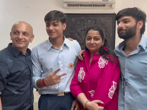 कॉमर्स स्ट्रीम में कियान बेरी ने 99.25% अंक हासिल किए।