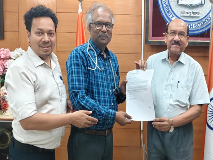 पीजीआईएमएस में डॉ. कुंदन मित्तल के साथ वीसी डॉ. एचके अग्रवाल।