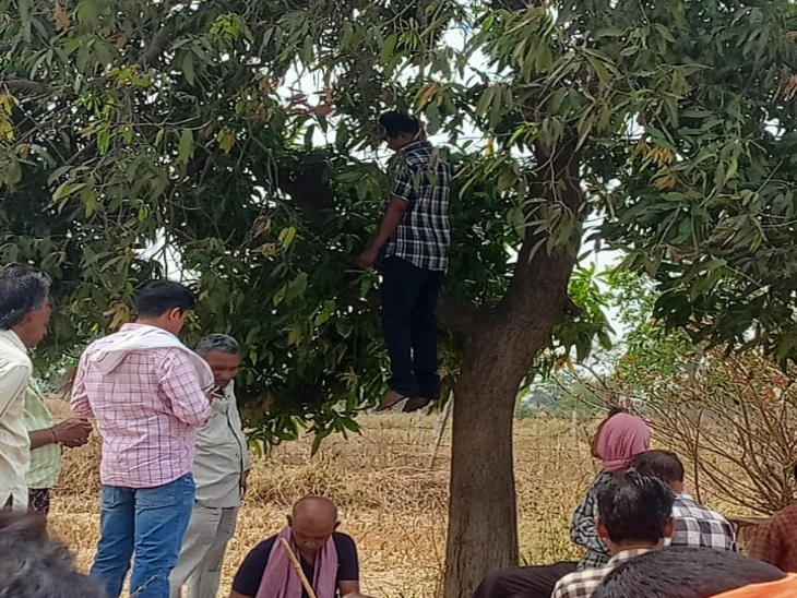व्यक्ति तालाब जाने की बात कहकर घर से निकला था।