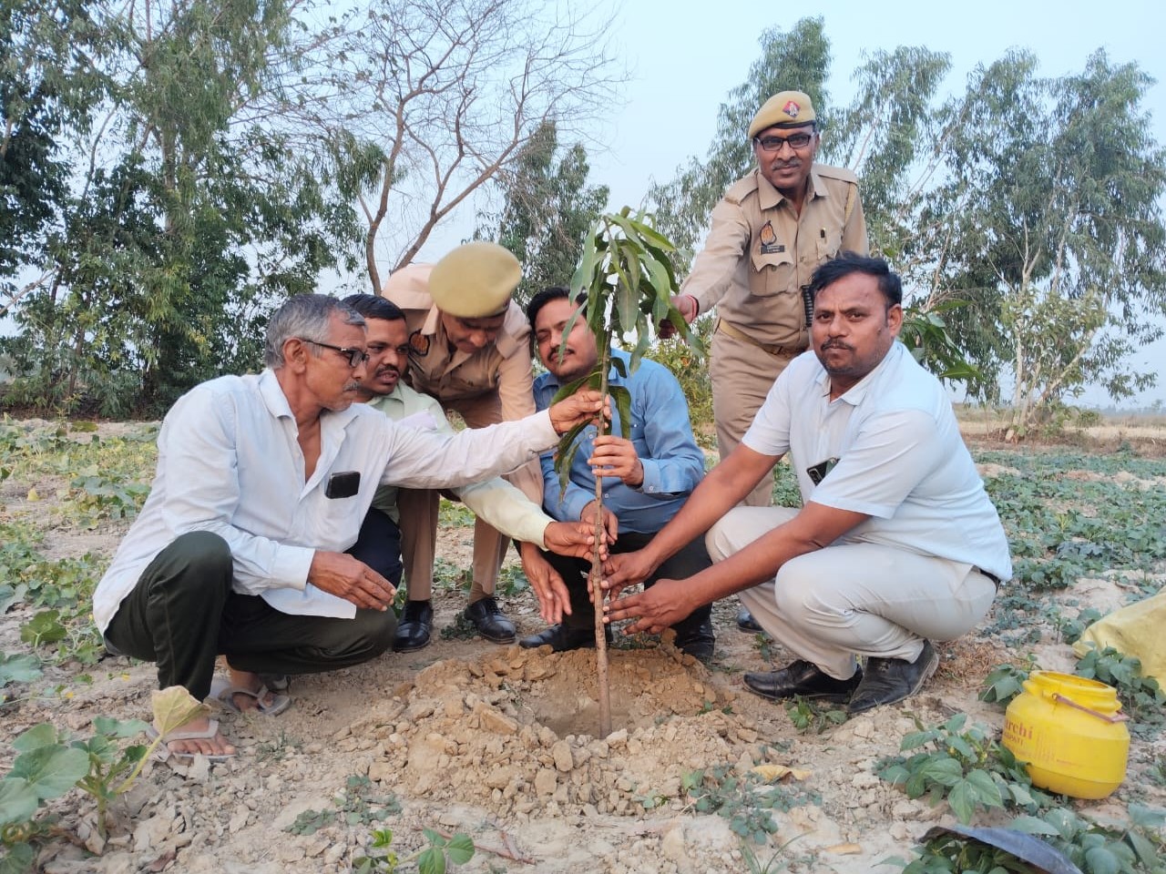 Kanpur Dehat Farmers Motivated for Fruit Trees by Tahsildar Rakesh Chandra