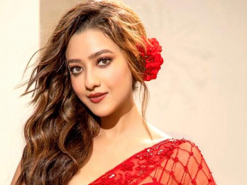डायरेक्टर ने सामने बिकनी पहनने की डिमांड की:  मिथुन चक्रवर्ती की बहु का कास्टिंग काउच पर खुलासा; मदालसा बोलीं- मैं उस व्यक्त 19 साल की थी