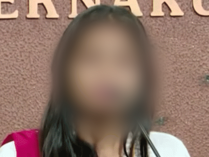 FIR में डायरेक्टर सनोज मिश्रा, विहिप नेता अनिल विलायिल समेत 4 लोगों के नाम हैं। - Dainik Bhaskar