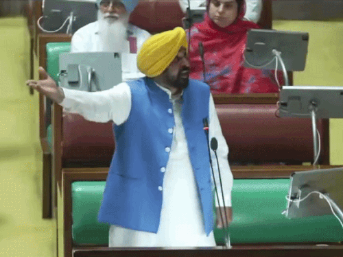 CM Bhagwant Mann speaking, raising questions on Congressmen in the Assembly.