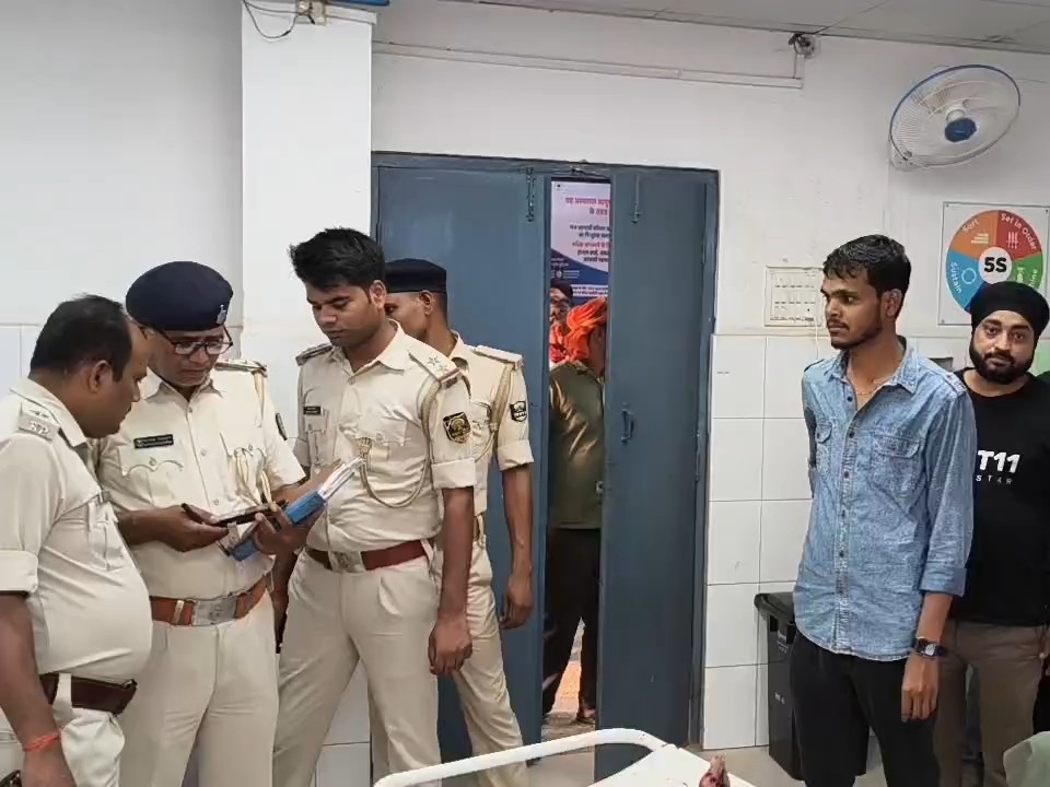 घटना के बाद अस्पताल पहुंची पुलिस।