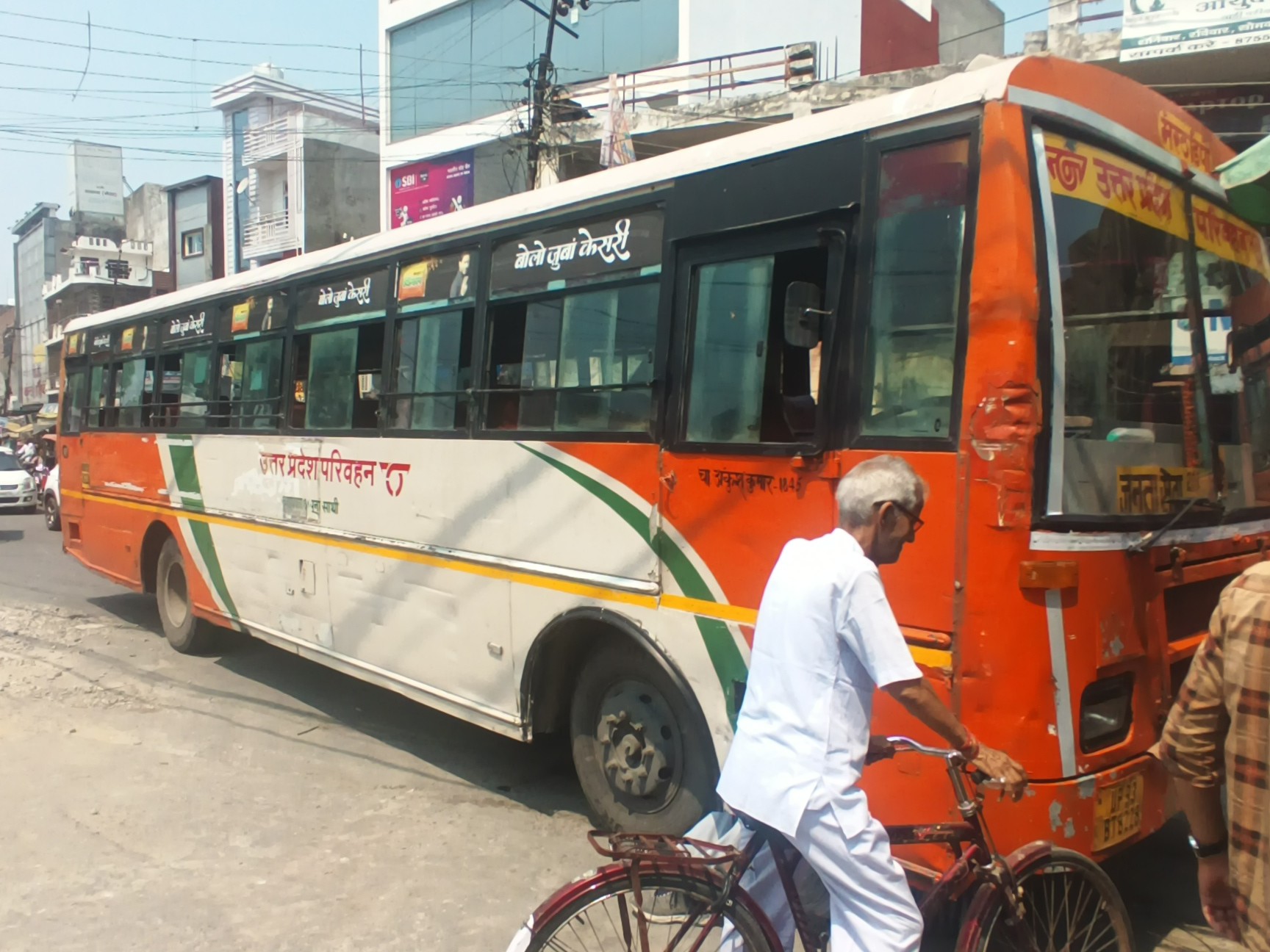 Mawaba Roadways Bus Steering Fail Causes Major Traffic Jam