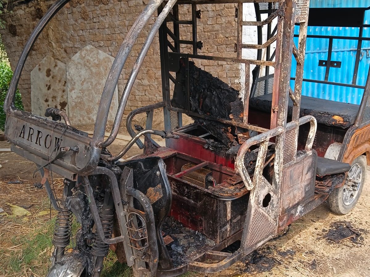 Fire Rickshaw Jamui Fire: Shop, Machine, E-Rickshaw, Motorcycle Gutted; ₹10 Lakh Loss