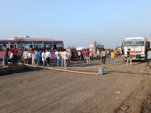 ग्रामीणों ने एनएच जाम किया।