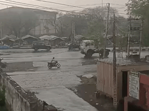 नूंह में शाम को तेज बारिश हुई।