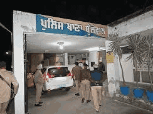 पुलिस आरोपी को हिरासत में लेकर पूछताछ कर रही है।
