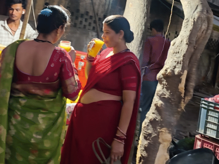 जूस की दुकान पर भी दुकानदार ने सिक्का लेने से मना कर दिया।