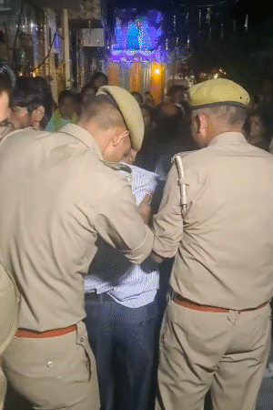 मौके पर पहुंची पुलिस ने शव को पोस्टमॉर्टम के लिए भेज दिया है।