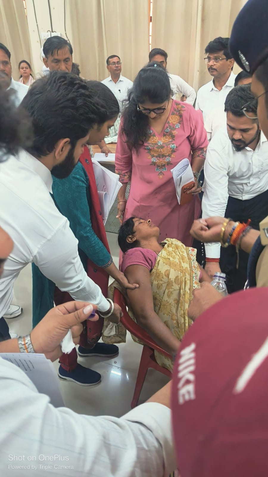 Sarojini Nagar Woman Faints at Samadhan Diwas | CHC Admission