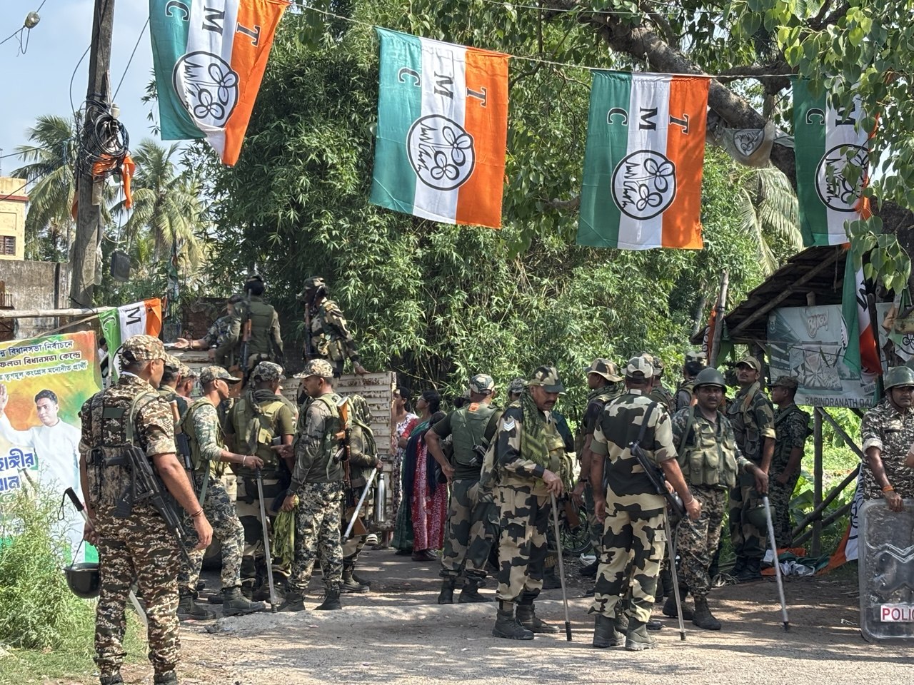 डायमंड हार्बर के फालता में हंगामे के बीच भारी सुरक्षाबल की तैनाती की गई।
