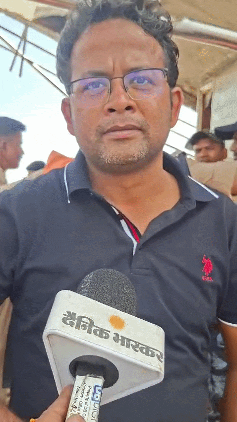 जल निगम के अधिकारी ने बताया कि टीम ने लगातार रेस्क्यू चलाया।