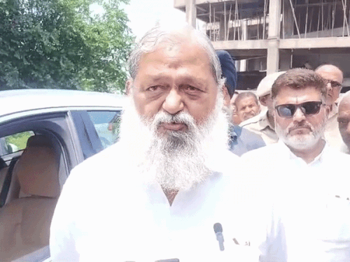 अस्पताल पहुंचे मंत्री अनिल विज ने गुरप्रीत सिंह के परिजनों से मिलकर आरोपियों की गिरफ्तारी का आश्वासन दिया।