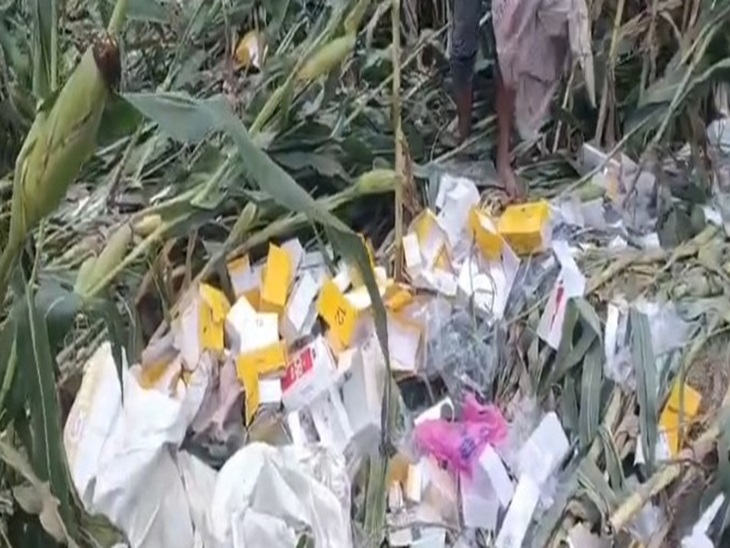 दुकान से कुछ दूरी पर मिला सामान।