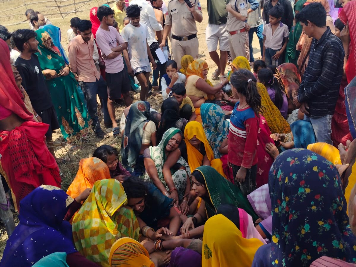 परिजनों का रो-रोकर बुरा हाल है।