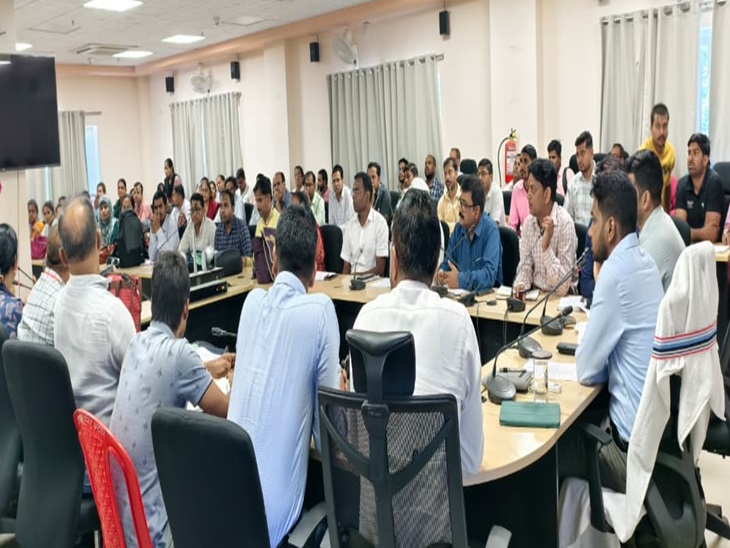 नालंदा जिले में जनगणना का काम शुरू:  डोर-टू-डोर पहुंचेगी टीम, प्रगणकों ने संभाली कमान; वेब पोर्टल पर फिलहाल 75 हजार लोगों का डिटेल – Nalanda News