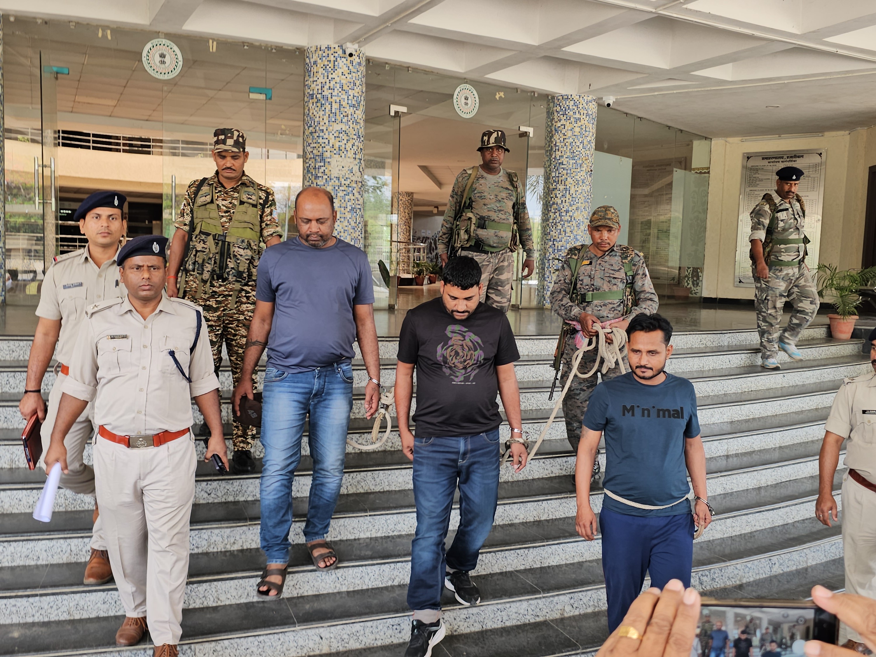 हजारीबाग बैंक लूटकांड में बनारस से 3 गिरफ्तार:  912 ग्राम सोना, 20 लाख रुपए बरामद, 1 साल से रेकी, 4 महीने पहले की थी प्लानिंग – Hazaribagh News