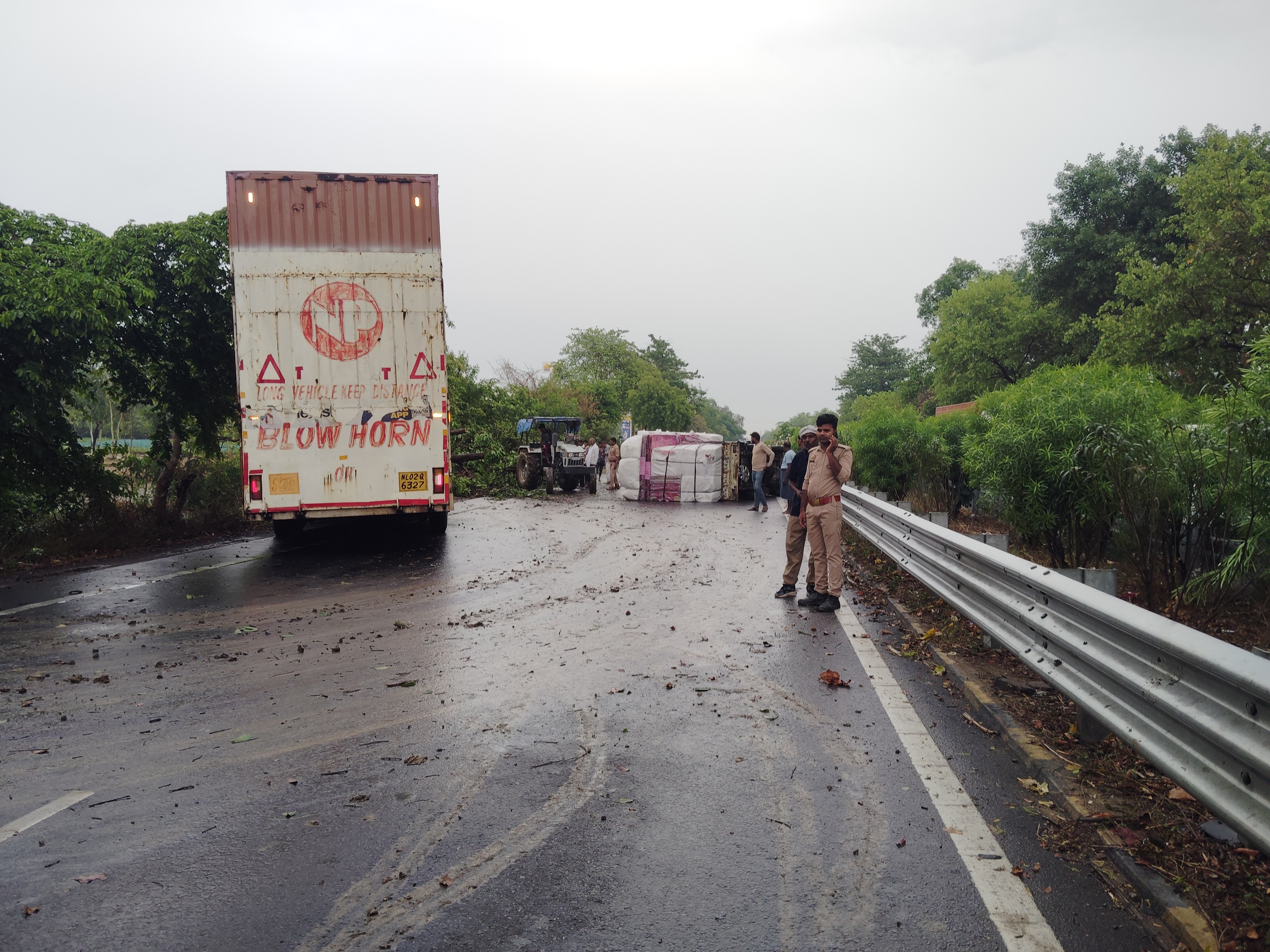 Ayodhya Highway Accident | Container Hits Tree Amidst High Winds