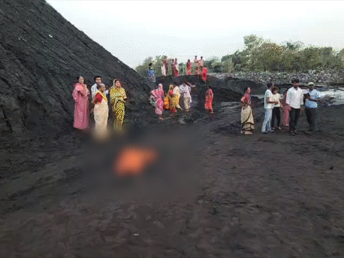धनबाद में एजेंट ने कहा- काम करो नहीं तो पैसे नहीं मिलेंगे, दबाव में कर रहे थे काम|धनबाद,Dhanbad - Dainik Bhaskar