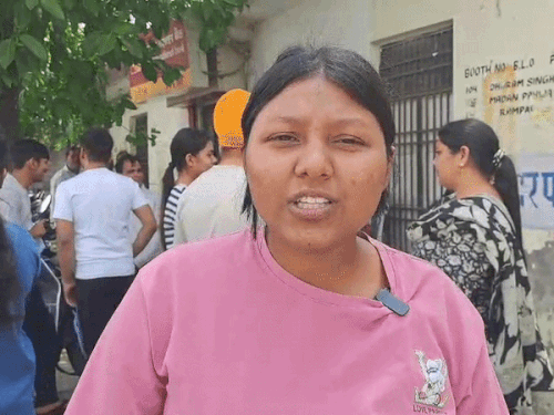 झांसा से परीक्षा देने आई कैंडिडेट कशिश।