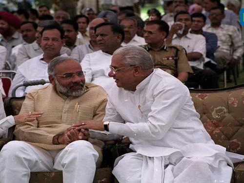 कुलदीप बिश्नोई ने दो साल पहले यह फोटो अपने सोशल मीडिया पर शेयर किया था, जिसमें नरेंद्र मोदी और चौधरी भजनलाल को बातचीत करते दिखाया था।- फाइल