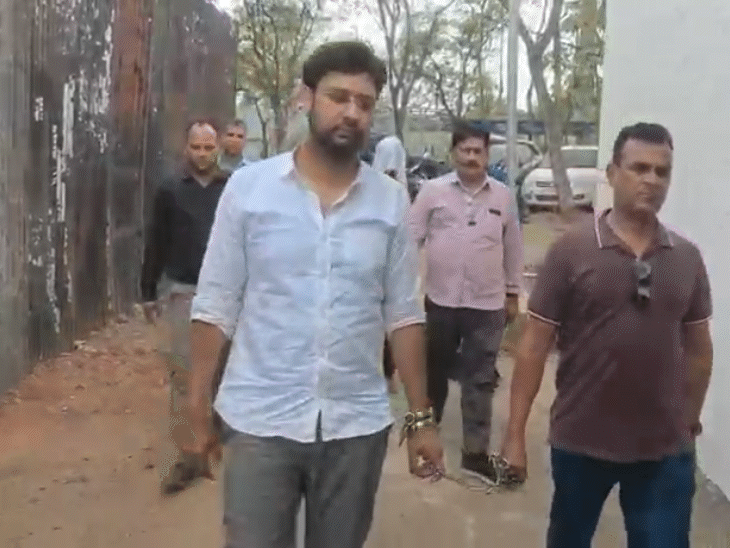 पुलिस ने 6 आरोपियों को गिरफ्तार कर कोर्ट में पेश किया।