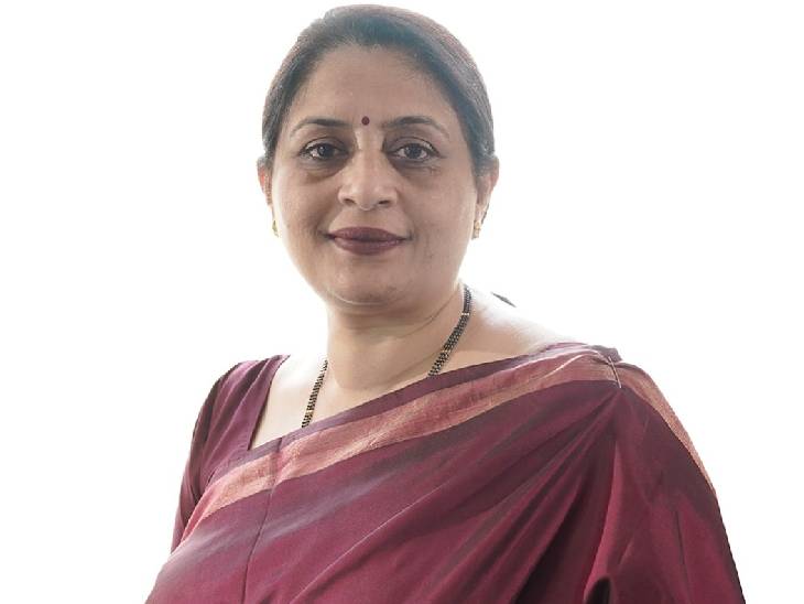ये तस्वीर IAS एकेडमी की डायरेक्टर शुभ्रा रंजन की है।