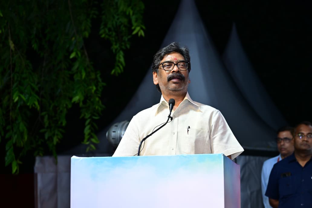 मुख्यमंत्री ने पत्र में झारखंड विधानसभा के संकल्प और राज्य की आकांक्षाओं का जिक्र करते हुए कहा कि झारखंड का गठन ही आदिवासी पहचान के आधार पर हुआ है।