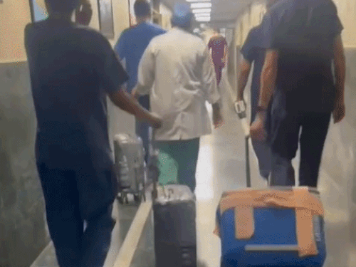 आर्मी अस्पताल से ऑर्गेन लेकर जाती डॉक्टरों की टीम।