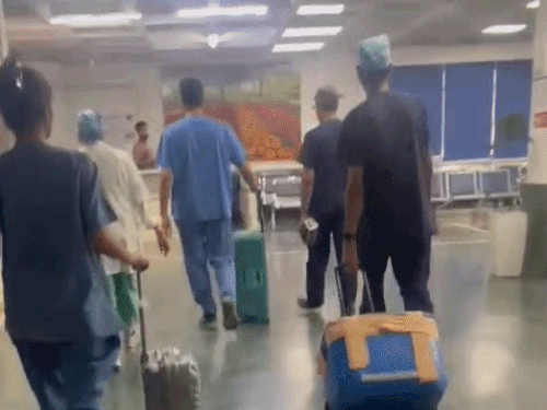 आर्मी अस्पताल से ऑर्गेन लेकर जाती डॉक्टरों की टीम।