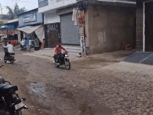 नारनौल में बारिश हुई। जिससे तापमान में गिरावट दर्ज की गई।