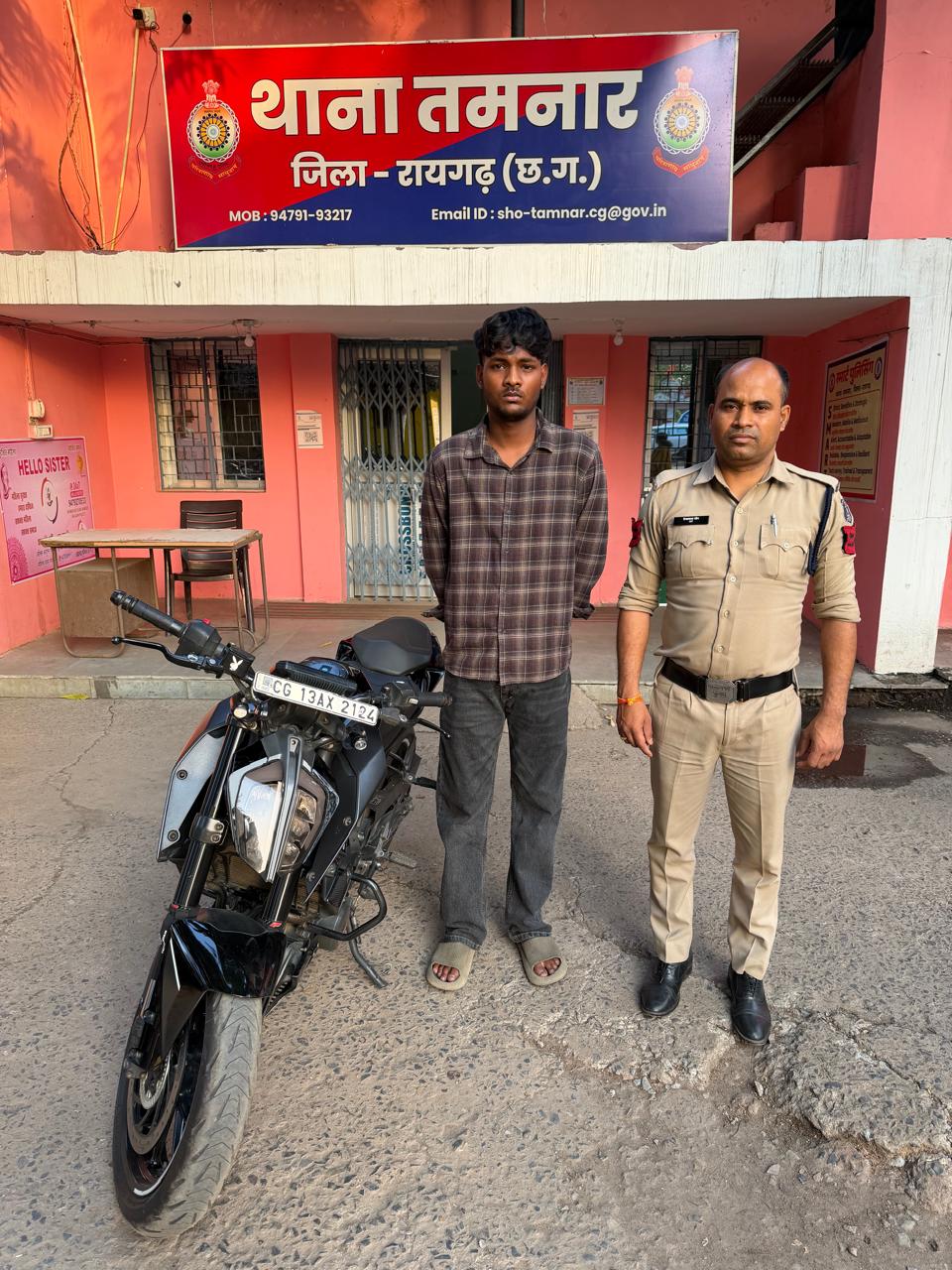 पुलिस ने कानूनी नुकसान के बारे में भी बताया और उसे कड़ी फटकार लगाई।