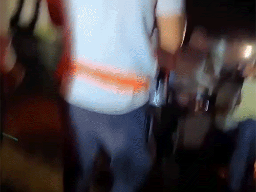 हादसे के बाद स्थानीय लोग मौके पर पहुंचे।