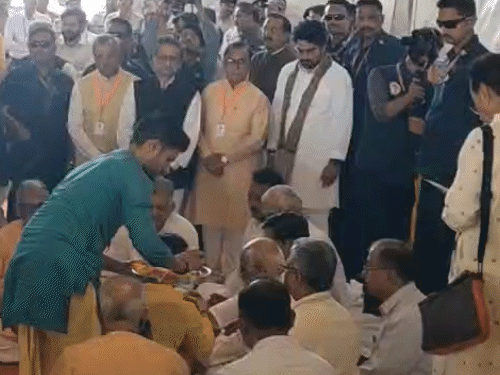 मध्यभारत शिक्षा समिति द्वारा 55 बीघा भूमि पर करीब 110 करोड़ रुपए की लागत से विश्वविद्यालय का निर्माण कराया जा रहा है।