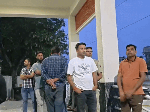 परिजन का आरोप है कि हमले के 3 घंटे बाद तक पुलिस मौके पर नहीं पहुंची।