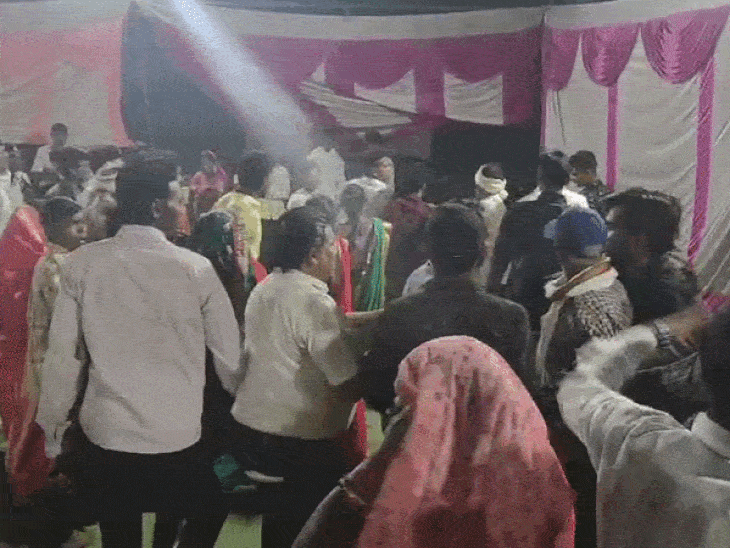 When the bride garlanded her lover, a scuffle broke out.