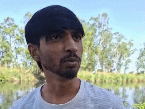 बच्चे सम्राट को बचाने वाले राजेंद्र ने बताया कि जब वह नहर किनारे घूम रहा था तो बचाओ-बचाओ की आवाज सुनाई दी।