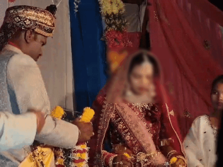 The groom was waiting, but the bride was hesitating to exchange garlands.